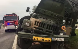 Nie żyje żołnierz z ciężarówki, która brała udział w wypadku na obwodnicy