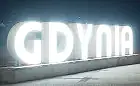 Podświetlany napis "Gdynia" przy akwarium