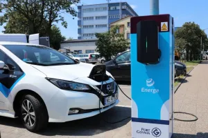 Samochód elektryczny naładujesz z latarni