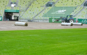 Trwa wymiana murawy na stadionie w Letnicy
