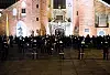 Policja i modlitwy przed Katedrą Oliwską