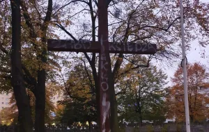 Pomazano krzyż na Cmentarzu Ofiar Hitleryzmu na Zaspie