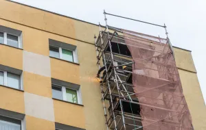 Ruszył remont balkonów blokowany przez mieszkańca