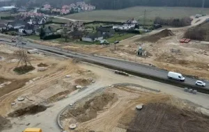 Wyjątkowy asfalt na rozbudowywanej ul. Kartuskiej