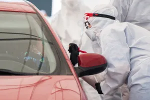 Podróże w czasie COVID-19. Gdzie zrobić test?
