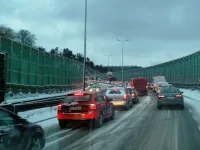 Paraliż na drogach po opadach śniegu
