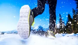 Czy warto biegać po śniegu? Jakie korzyści, na co uważać, jak się przygotować?