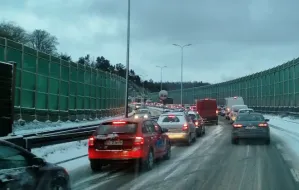 Paraliż na drogach po opadach śniegu