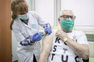 Lech Wałęsa zaszczepił się przeciw COVID-19