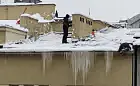 Ile waży śnieg i dlaczego trzeba go usuwać z dachów