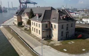 Przygotowania do remontu gmachu Poczty Morskiej w Gdańsku