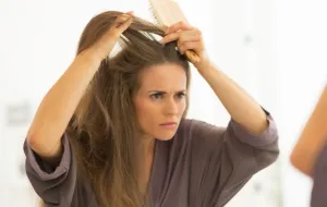 Co powoduje siwienie włosów?