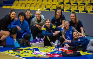 Basket Bydgoszcz - VBW Arka Gdynia. Koszykarki na ratunek dziewczynkom