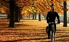 Jak ubrać się jesienią na rower? Poradnik dla mieszczuchów