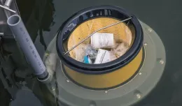 Gdańsk ma nową, wodną śmieciarkę. Wyłowi śmieci z mariny