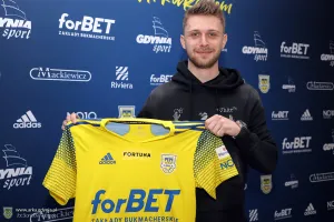 Arka Gdynia pozyskała piłkarza już na nowy sezon. Hubert Adamczyk na 3 lata
