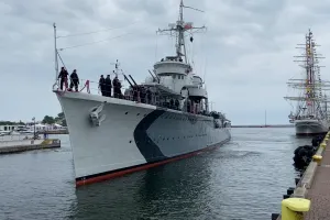 ORP Błyskawica znów cumuje w centrum Gdyni