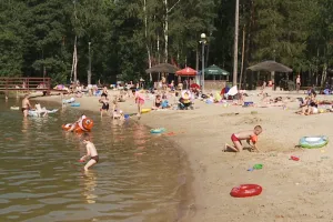Sinice w Bałtyku? Które jeziora wokół Trójmiasta jako alternatywa do kąpieli?