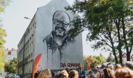 Mural z Adamowiczem droższy niż zapowiadano
