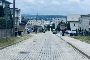 Asfalt i kanalizacja deszczowa. Remonty dróg na Pogórzu