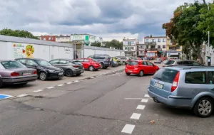 Kupcy z Orłowa wnioskują o pół godziny bezpłatnego parkowania przy targowisku
