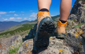 Jakie buty do chodzenia po górach? Za co warto zapłacić, a gdzie oszczędzić?