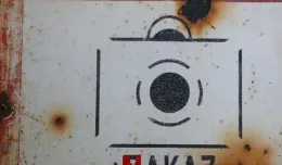 Przewrotna tablica przy Bramie Oliwskiej. Nakaz fotografowania zamiast zakazu