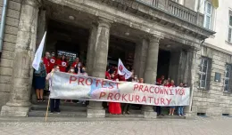 Pracownicy prokuratury protestują przeciwko zamrożeniu płac