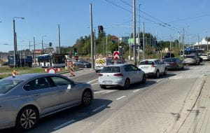 Trasa Kaszubska: kierowcy nie wiedzą o rondzie, więc korkują Dąbrowę