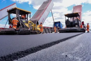 Asfalt o zapachu kwiatów. Nowy pomysł Lotosu
