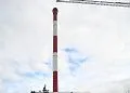 80-metrowy komin w gdańskiej rafinerii