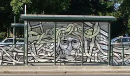 Sztuka na przystanku tramwajowym we Wrzeszczu