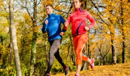 Strój do biegania jesienią. Co i za ile? Czy markowe znaczy lepsze?