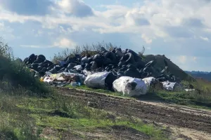 Sterta opon na budowie Trasy Kaszubskiej. "Utylizacja na koszt wykonawcy"