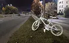 Białe rowery na ulicach Gdyni. Przypominają o zmarłych