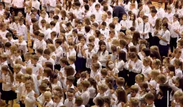 Ponad pół tysiąca uczniów na kwarantannie. Brali udział w śpiewaniu hymnu