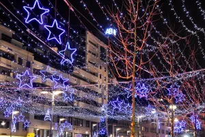 Iluminacje świąteczne w Gdyni od 4 grudnia, w Gdańsku dzień później