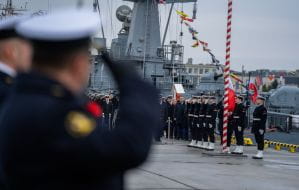 Lepsze i gorsze pożegnanie okrętów Marynarki Wojennej