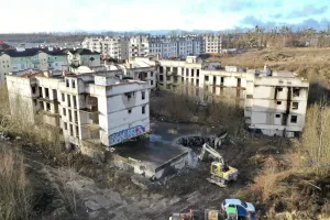 Znika szkieletor przy Guderskiego. Będą mieszkania