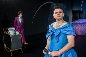 Czy warto być poważnym? Recenzja spektaklu "Bunbury" Teatru Wybrzeże