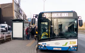 Duże zmiany w rozkładach jazdy trolejbusów i autobusów w Gdyni od 1 lutego