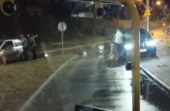 Bójka kierowcy i rowerzysty. Autobus nie mógł przejechać