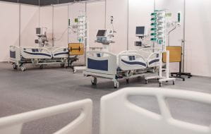 Dyrektor Szpitala Tymczasowego: zakaźność Omikronu większa, hospitalizacji mniej