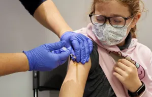 Gdynia i Sopot szczepią przeciw HPV, Gdańsk nie zdobył preparatów