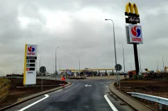Nowy parking, stacja paliw i restauracja przy trasie S7
