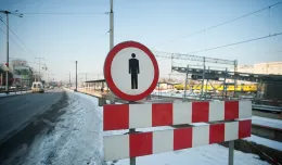 Gdynia: chodnik przy dworcu zamknięty, bo niebezpieczny