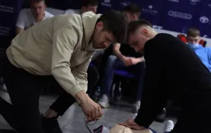 Arka Gdynia szkoliła piłkarzy z zakresu pierwszej pomocy. Aplikacja dla Ukraińców