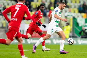 Lechia Gdańsk - Wisła Kraków 1:1. Dwie różne połowy. Kogo cieszy ten remis?