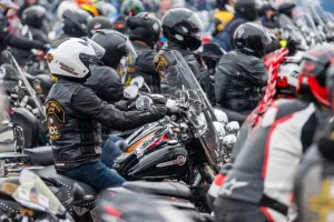 Motocykliści rozpoczęli sezon. Kierowco, patrz w lusterka