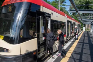 Podwyżki cen biletów na tramwaje i autobusy uchwalone